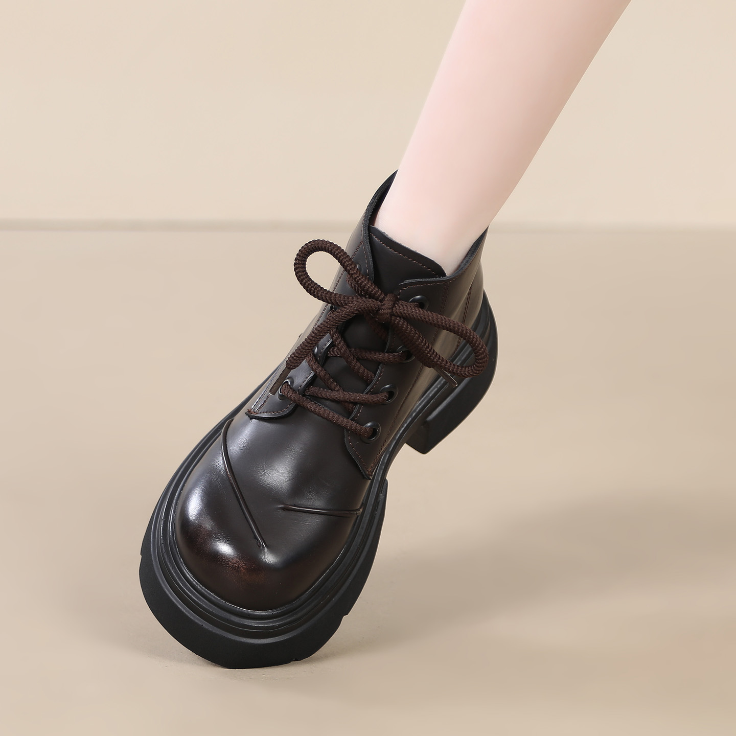 真皮英伦风厚底马丁靴