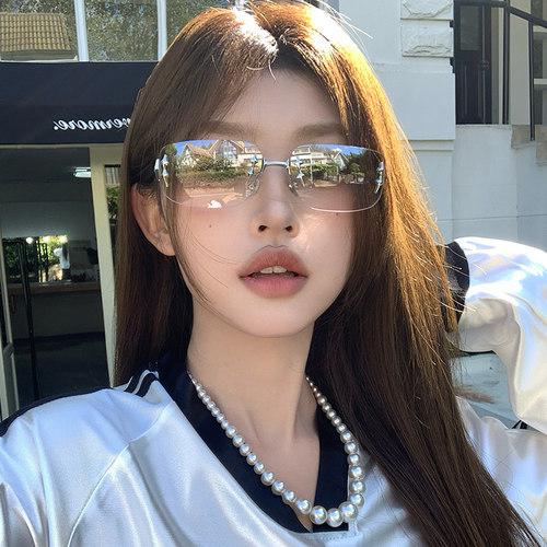 复古千禧风辣妹街拍Y2K太阳镜女