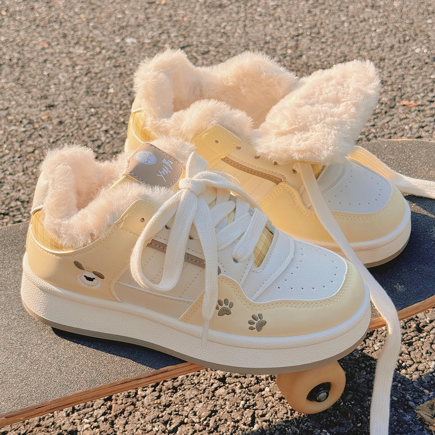 爆款加绒保暖厚底面包鞋女冬季小白鞋休闲板鞋系带厚底鞋二棉鞋