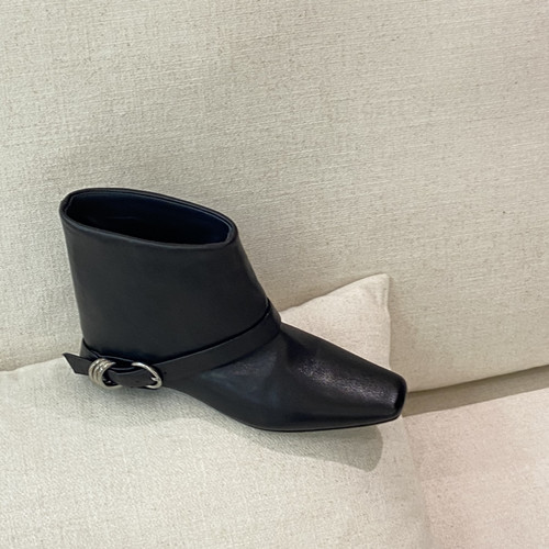 SKOERS-极简风金属圆环装饰方头短靴(羊皮)3-333