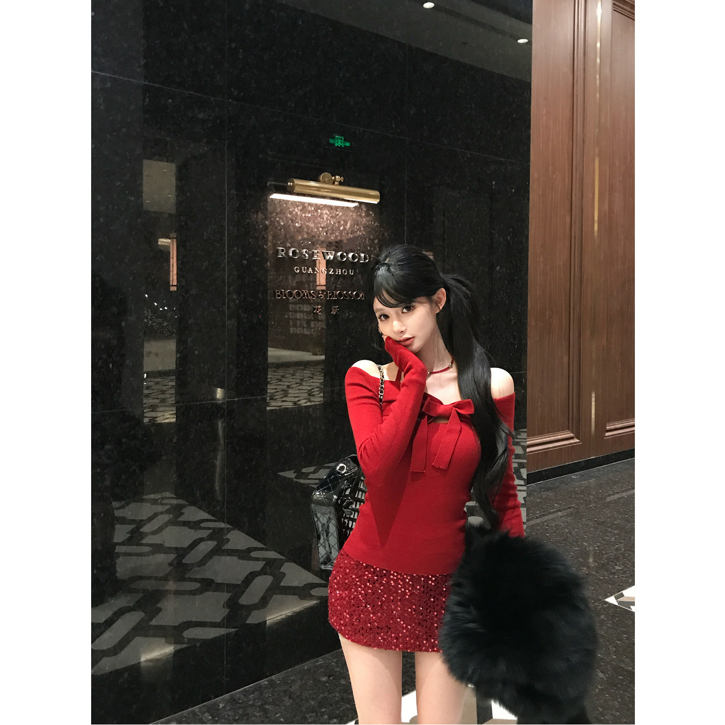Cz纯子设计感挂脖露肩绑带蝴蝶结针织衫纯欲风修身长袖上衣女