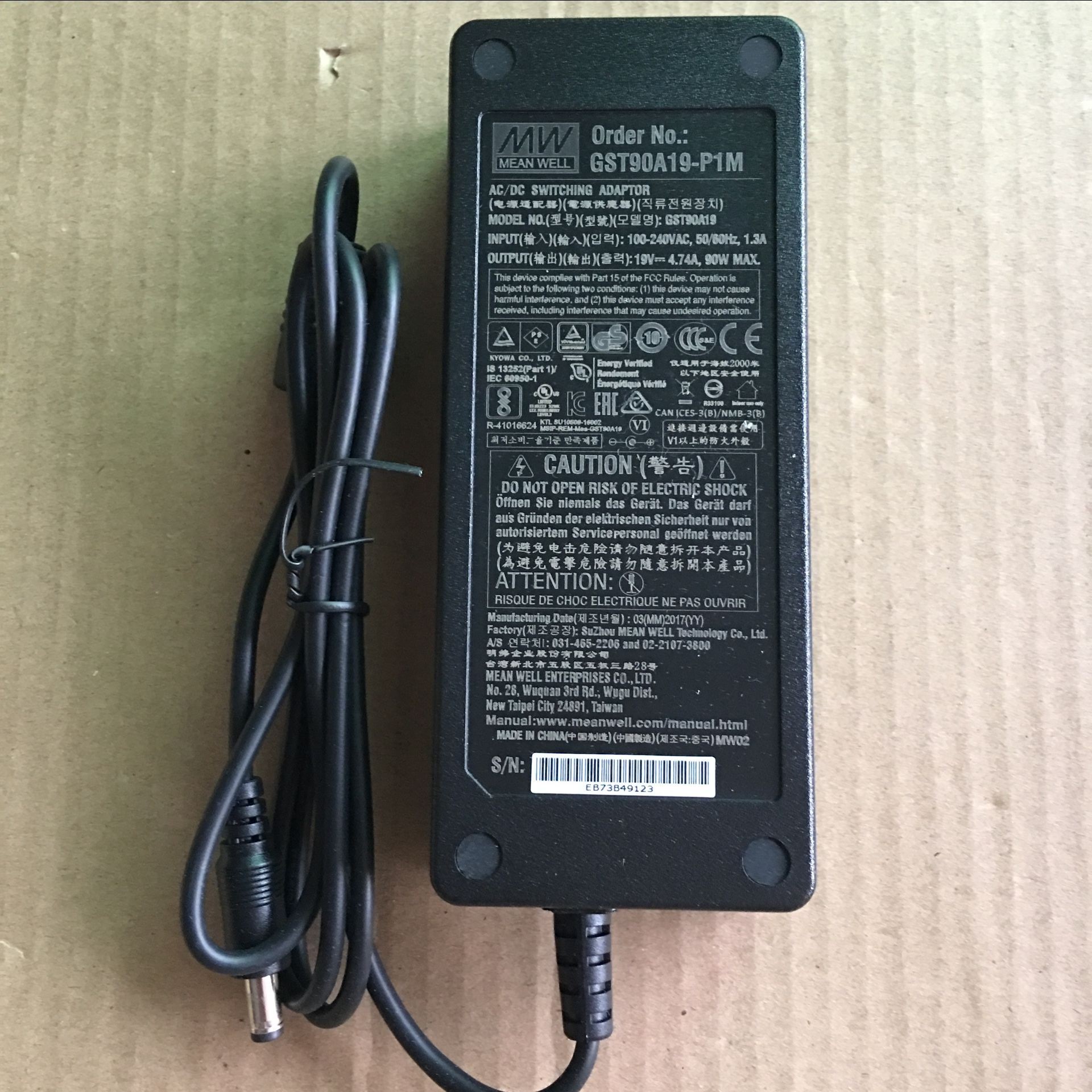 台湾明纬 MEAN WELL 适配器 GST90A19-P1M   90W 19V4.74A
