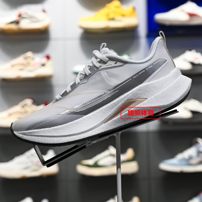 李宁女子运动鞋赤兔9 PRO䨻丝反光轻量高回弹竞速训练跑鞋ARPW002