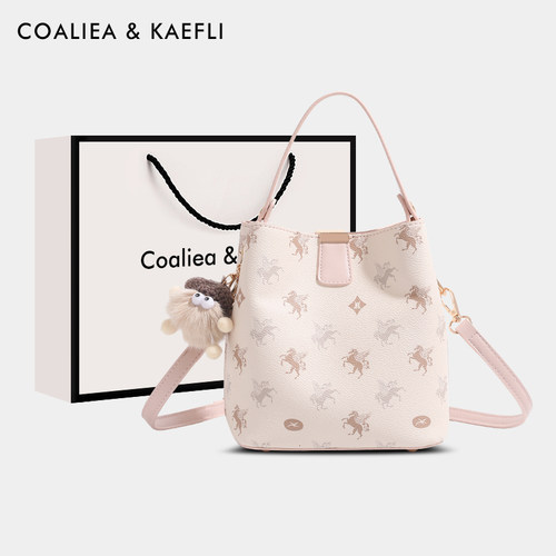 官网COALIEA&KAEFLI飞马水桶包女