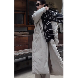 2025年冬季新款韩系保暖百搭轻奢风简约长款白色轻奢羽绒服外套女