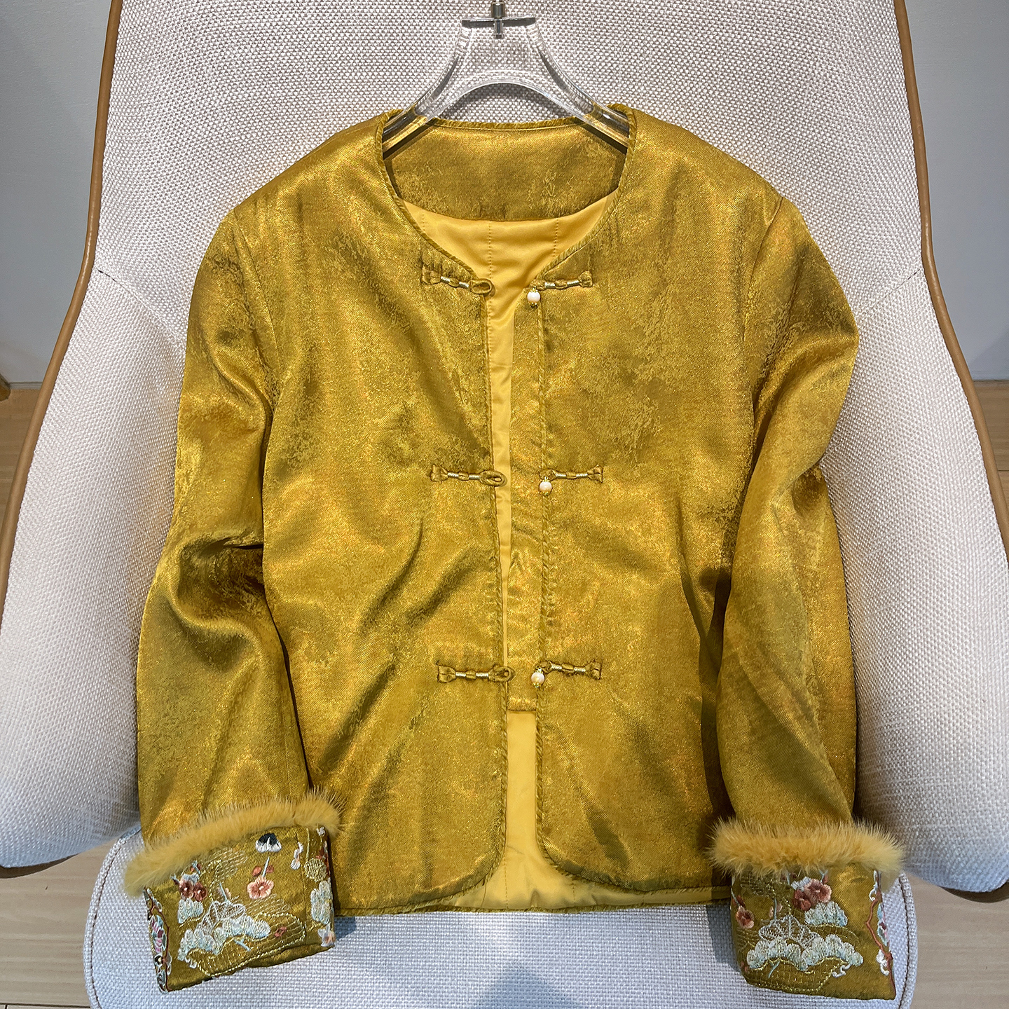 欧洲站冬装新款新中式人丝亚麻提花袖口刺绣水貂毛桑蚕丝填充棉衣