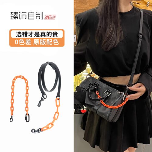 斜挎皮拼链，真的比帆布更百搭