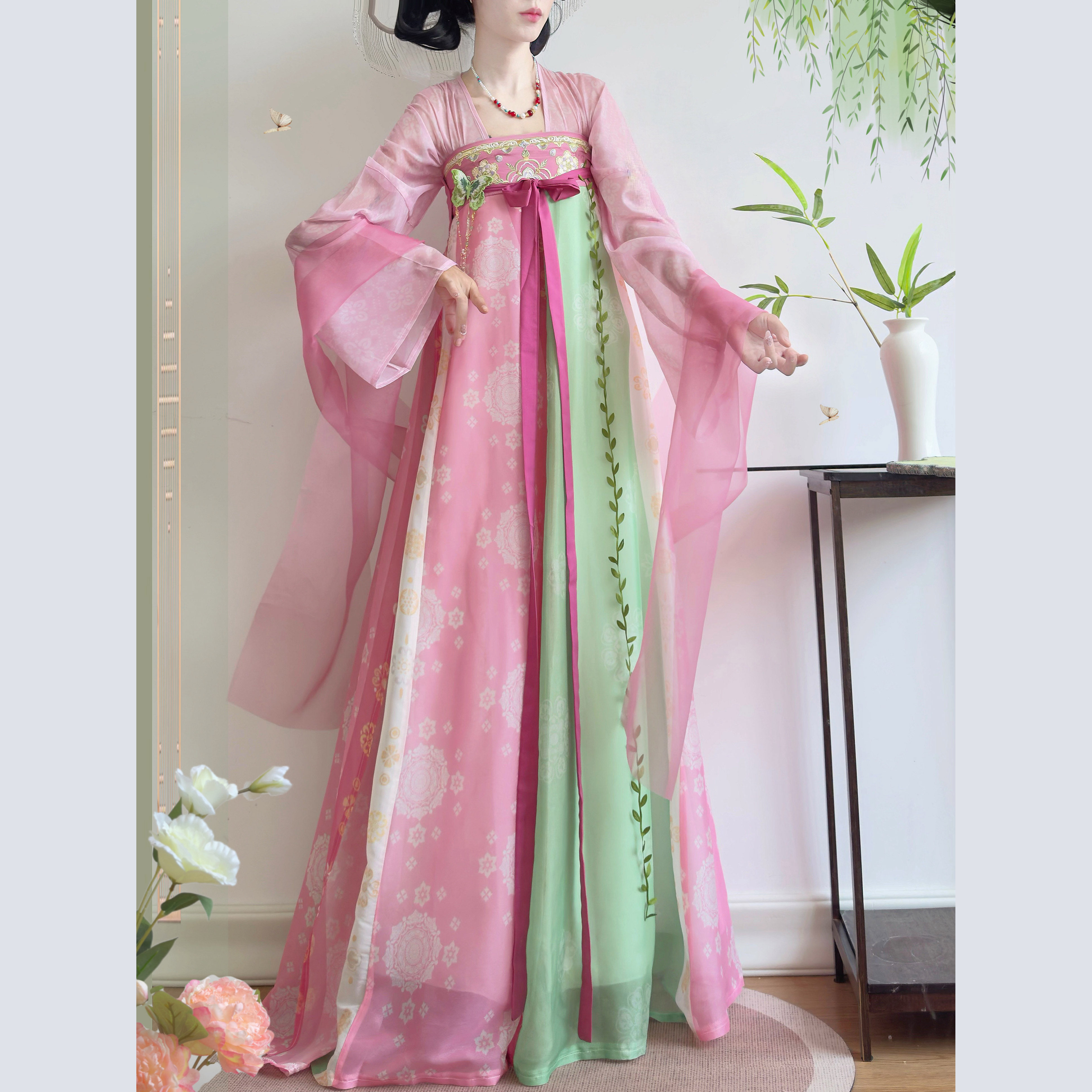 小唐风显瘦齐胸刺绣襦裙