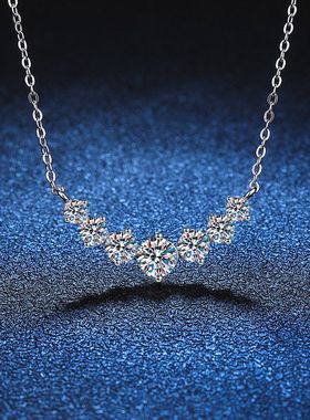 s925纯银吊坠女镀pt950 简约微笑七公主1.7克拉D色莫桑石项链