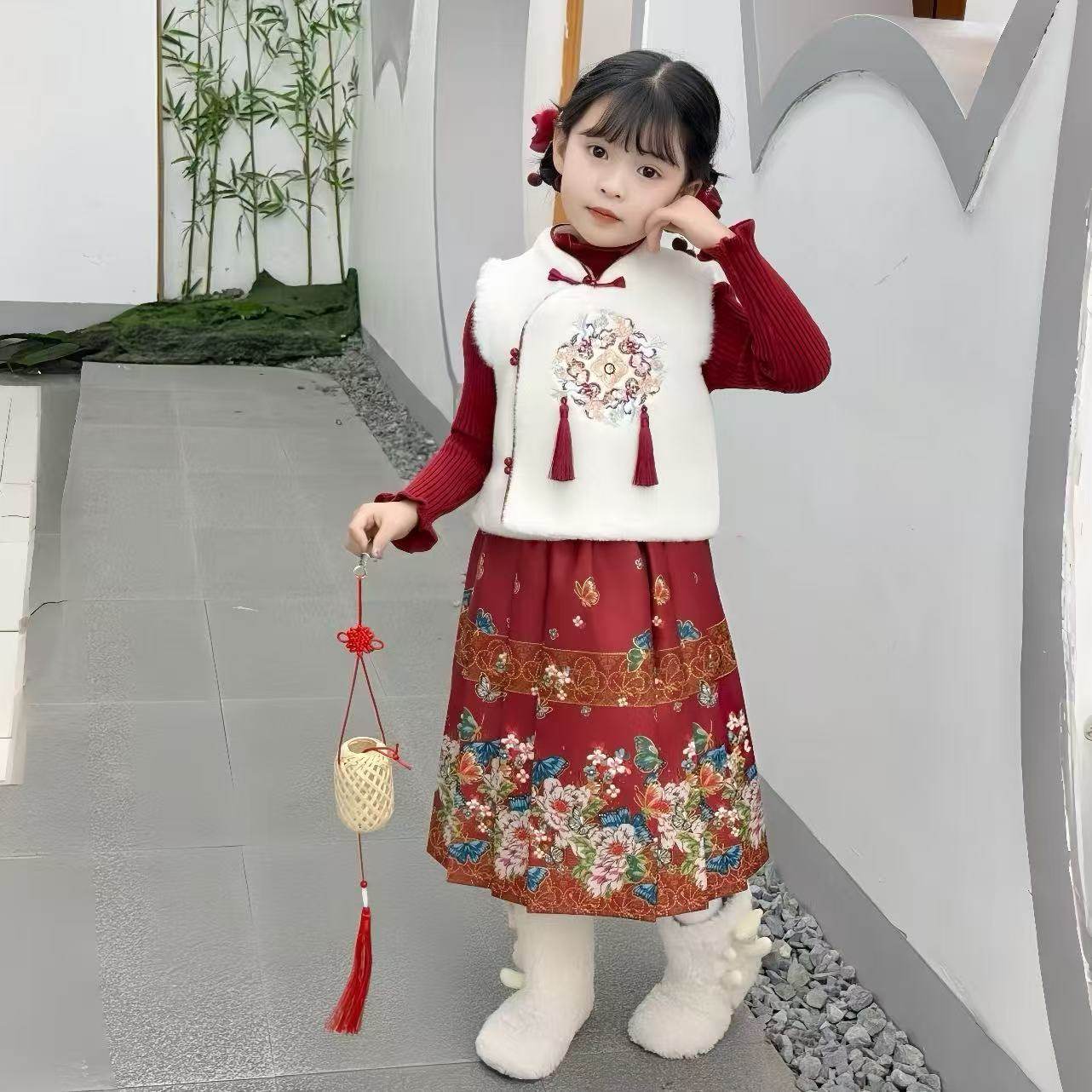 韩版儿童马面裙子套装2025冬装女童拜年服马甲汉服加厚年装两件套