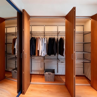 金属衣柜高品质灰色框架结构衣帽间新型钢制上墙骨架 三个房间