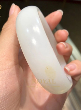 ROYAL珠宝新疆和田玉带皮籽料宽版手镯温和细腻光滑日常佩戴养人