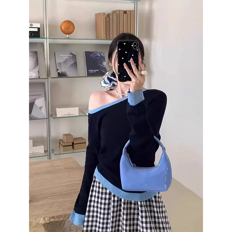 斜领露肩撞色超好看针织衫上衣女