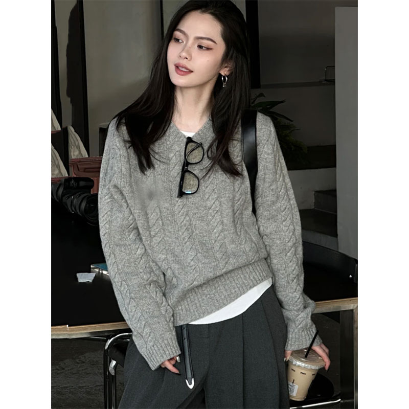 百搭圆领软糯刺绣针织衫麻花毛衣