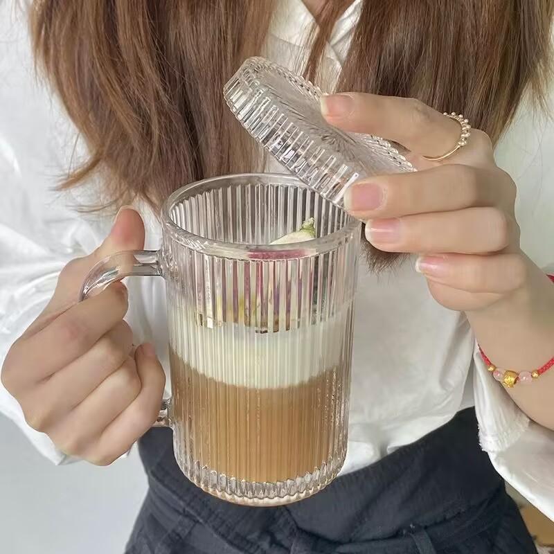 ins风简约有盖带勺透明咖啡杯图片