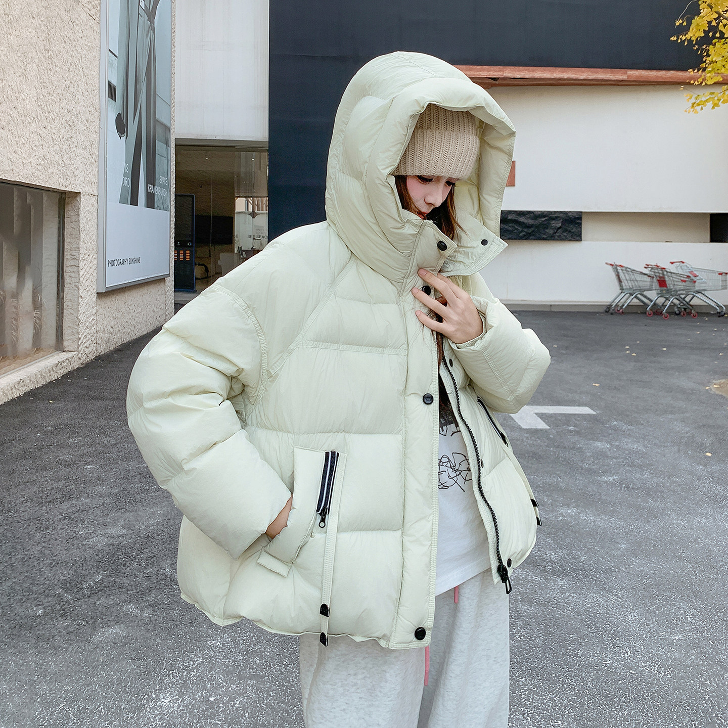 绿色连帽鹅绒羽绒服女冬超火好看高级小众漂亮加厚短款面包服外套,女装羽绒服,2D120