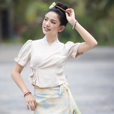 沙芭利2025 杏色傣族服装女款短袖套装 西双版纳东南亚旅游穿搭