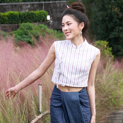 沙芭利复古傣泰民族风套装女条纹短款系带马甲多色隆基旅拍写真