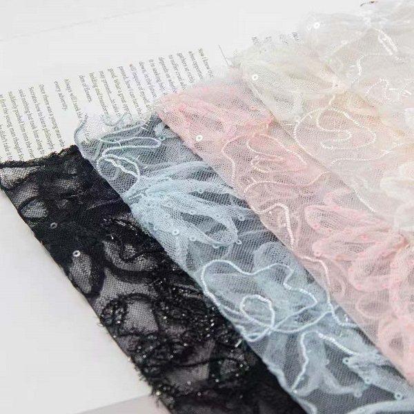 蕾丝花边面料八瓣花带钩花珠绣