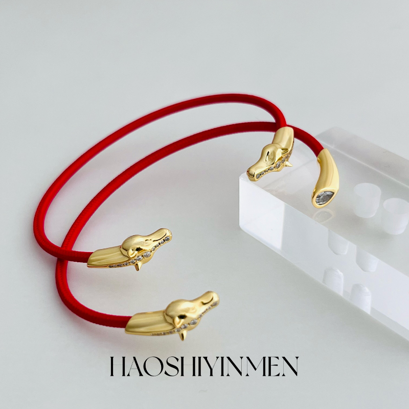 设计师马年专属S925纯银镀18k金马头本命年红绳开口手镯,饰品/流行首饰/时尚饰品新,银饰手镯,淘宝优惠券,粉丝福利购,淘宝优惠卷