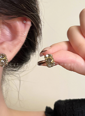 柏林灰色锆石耳钉女2025新款爆款小众高级感耳环轻奢精致气质耳饰