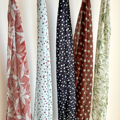 韩系棕色波点长条丝巾女2025新款高级感系脖围巾秋冬薄款围脖配饰