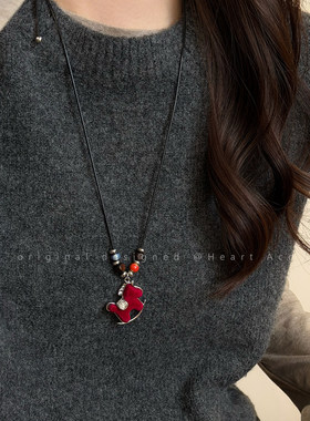 本命年红色丝绒小马吊坠项链女秋冬新年轻奢毛衣链高级感马年配饰