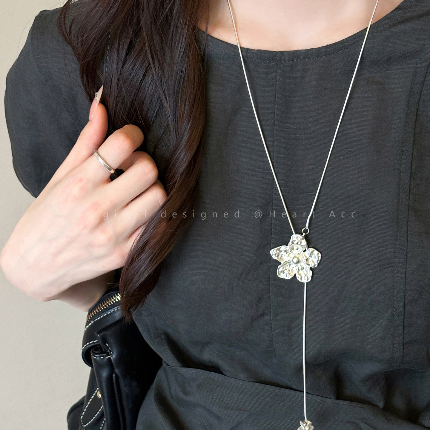 简约花朵项链女小众高级感可调节毛衣链2025新款早秋锁骨链配饰品
