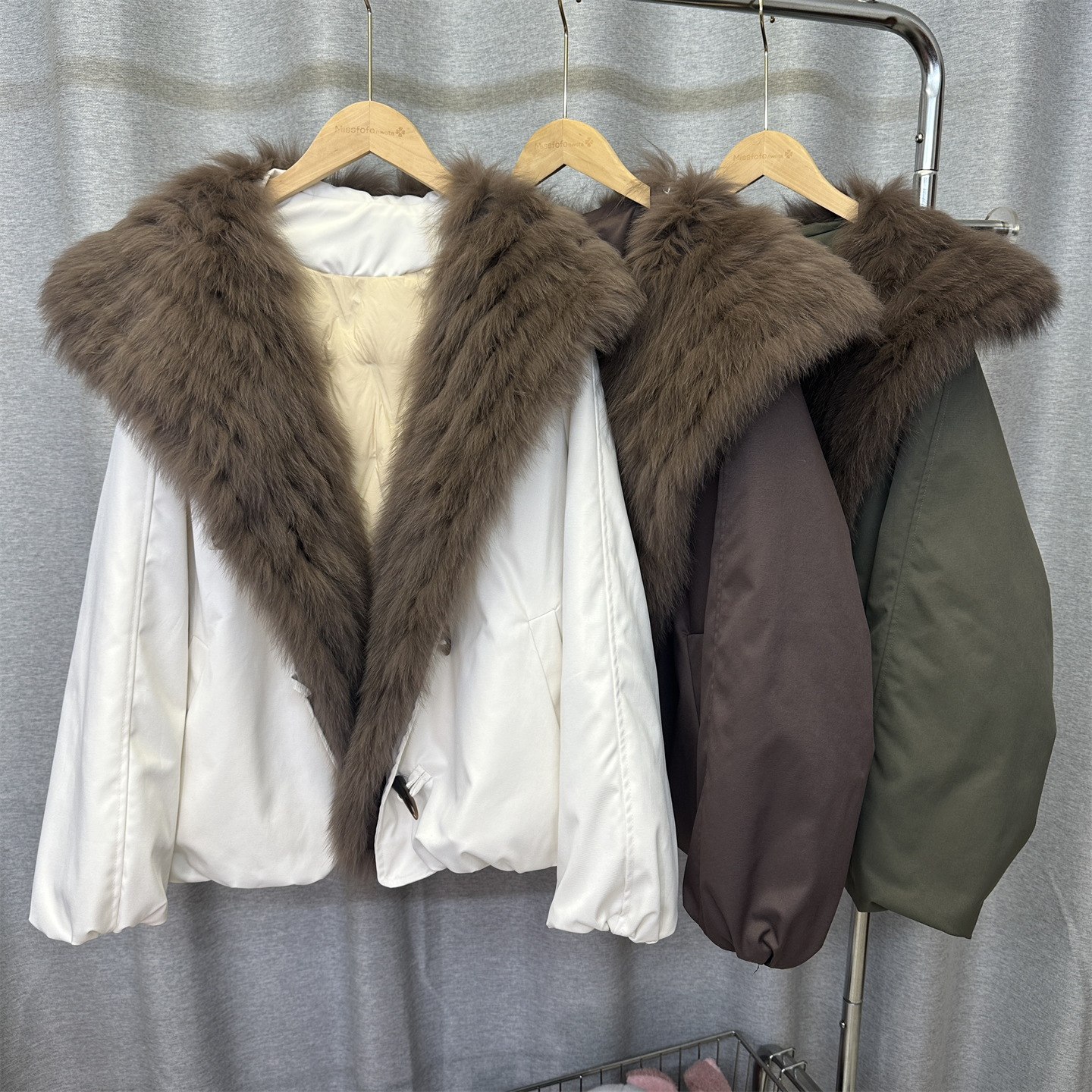 进口狐狸毛翻领披肩羽绒服女2025冬季新款宽松皮草派克服时尚外套