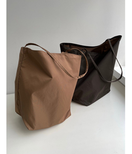 ROW风格 自用很久 轻便轻质防水尼龙大容量水桶包 单肩手提包