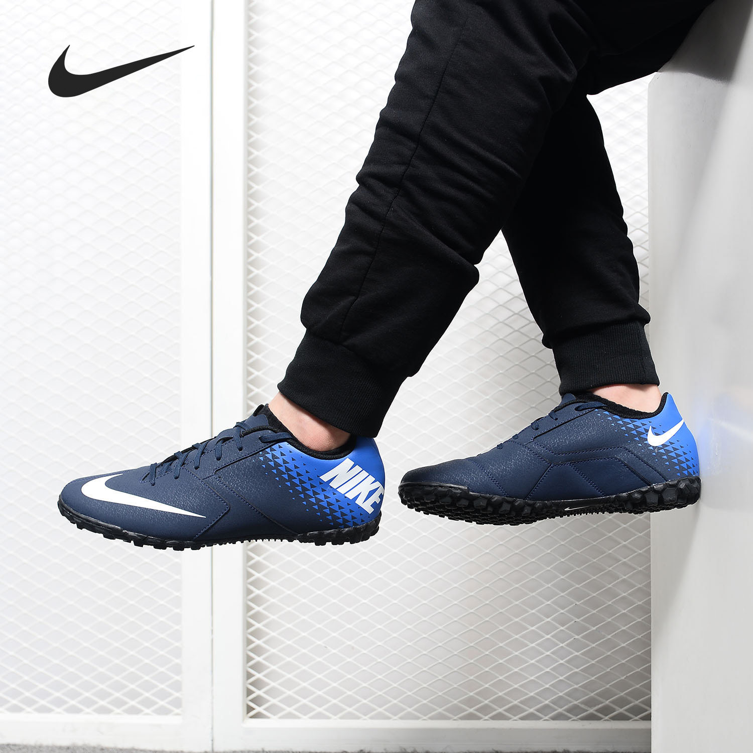 Nike/耐克正品 NIKE BOMBAX  男子人造场地运动足球鞋 826486