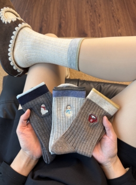 袜子女款秋冬棉纱线中筒袜2025新款爆款腊肠狗白色防臭短袜堆堆