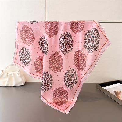 欧美轻熟豹纹感印花丝巾仿真丝方巾披肩百搭系脖小方巾头巾围巾女