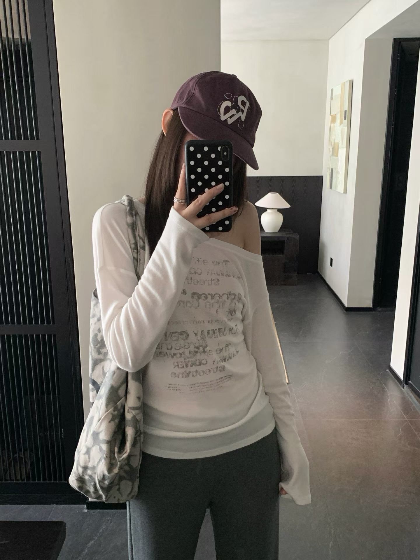 韩系斜肩字母印花长袖T恤女纯欲一字肩上衣宽松微透防晒罩衫8509