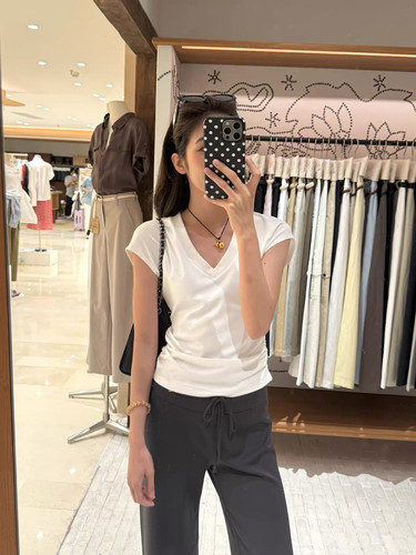 褶皱V领收腰短袖T恤女2026夏简约正肩短袖修身显瘦百搭上衣T8252
