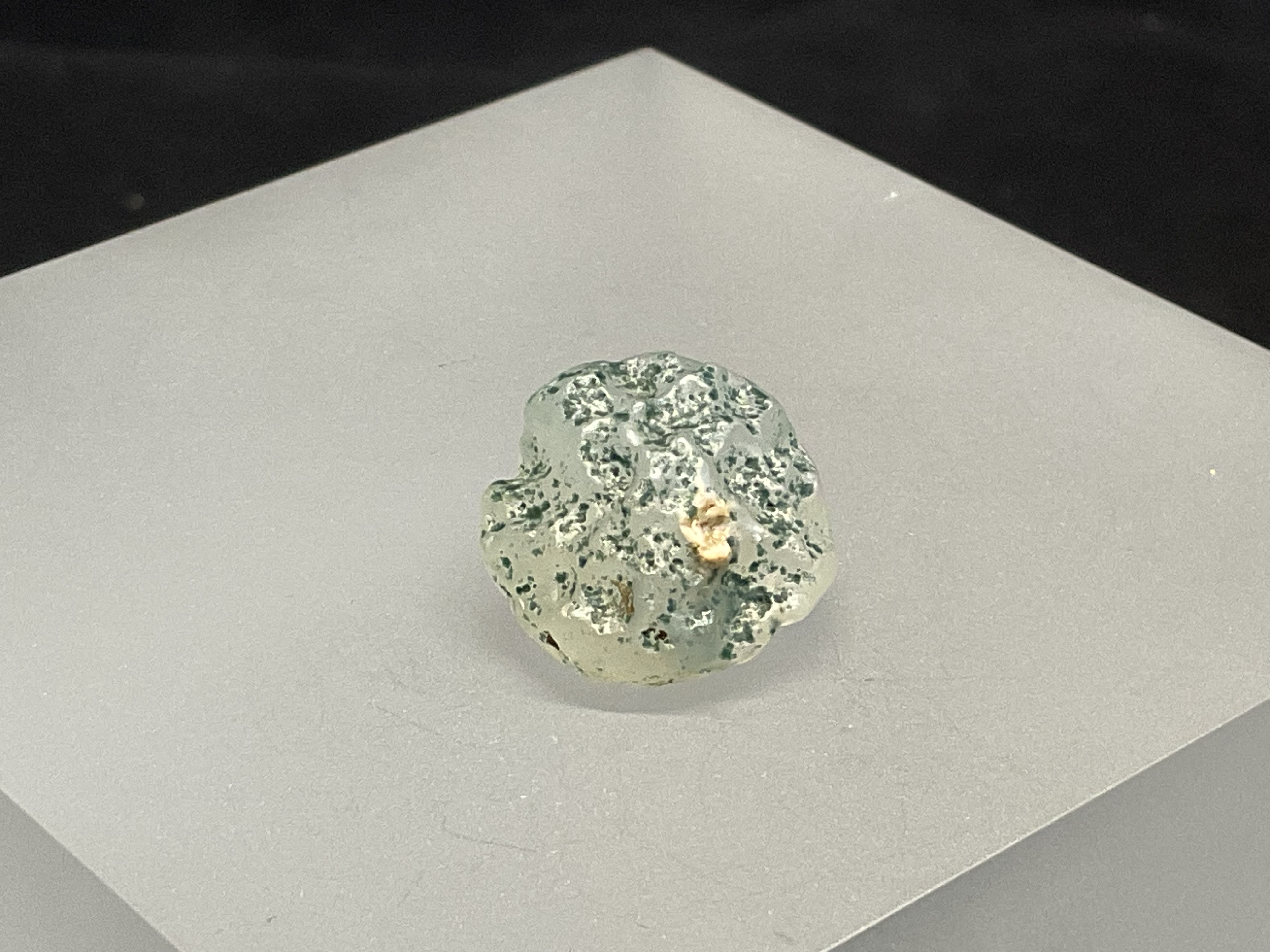 银根绿点点小吊坠绿玛瑙珠子阿拉善奇石天然原石尺寸18*12mm