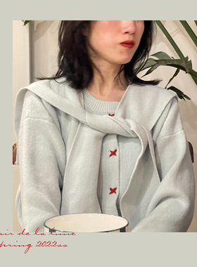 《酥油奶昔蓝》_22早春款 手缝假纽扣圆领兔绒针织毛衣 赠小披肩