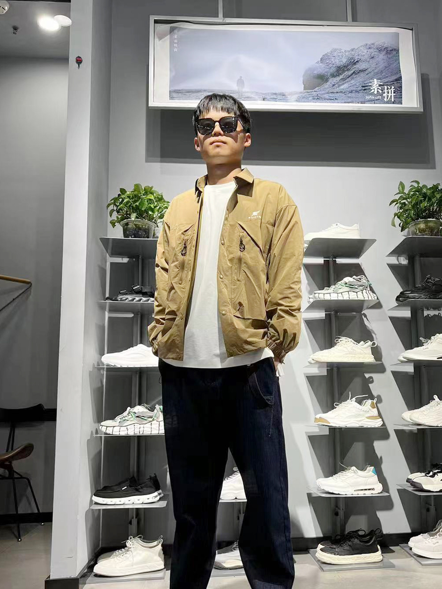 素拼尖领春秋宽松设计