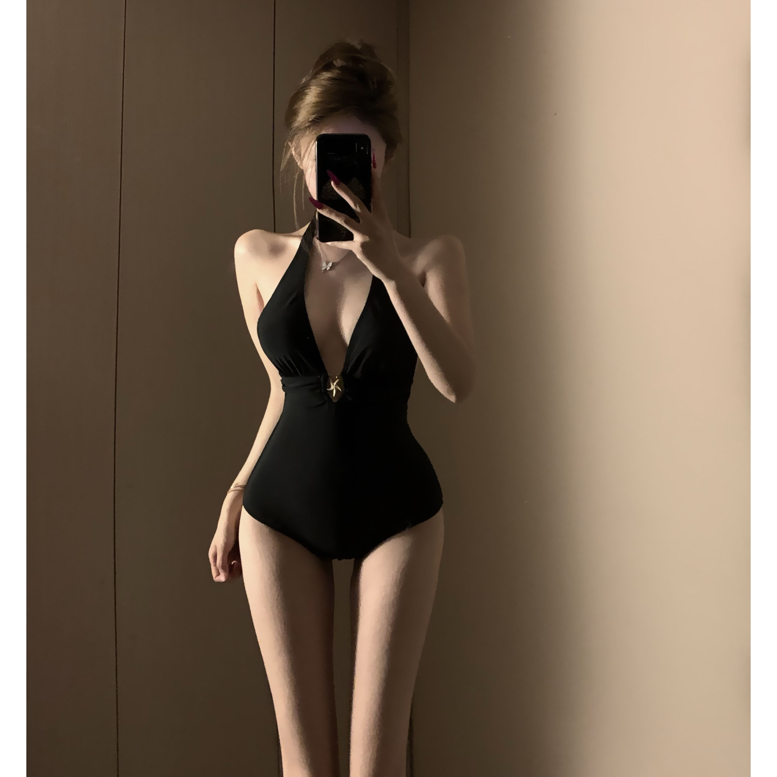 新款连体泳衣女性感深V纯欲风绑绳挂脖高级感海岛度假沙滩跑温泉