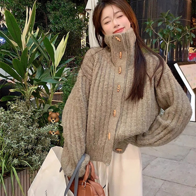 复古软糯设计感牛角扣高领毛衣开衫女冬季慵懒风宽松加厚针织上衣
