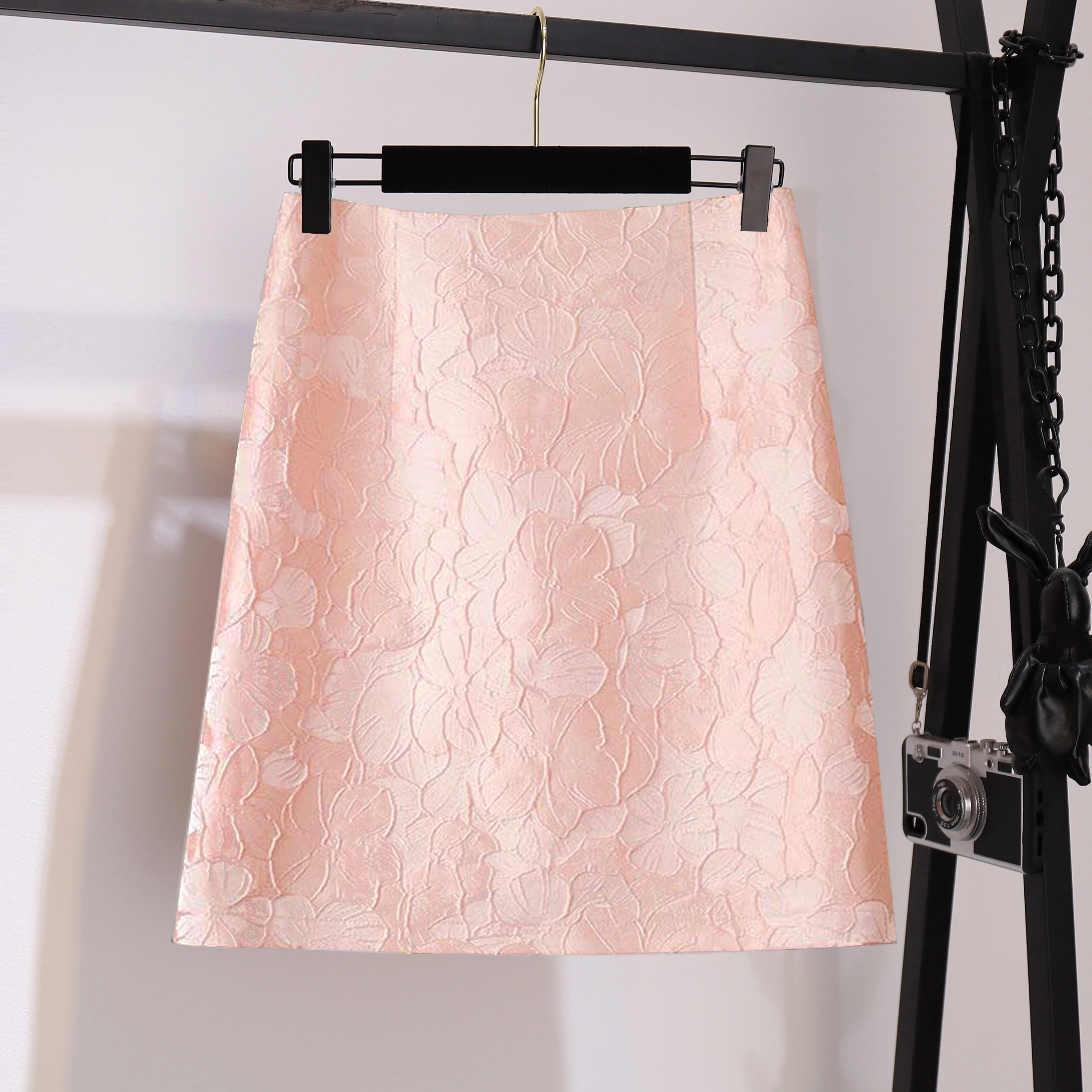 粉色提花半身裙2026春季高腰显瘦包臀裙气质印花a字短裙刺绣裙女