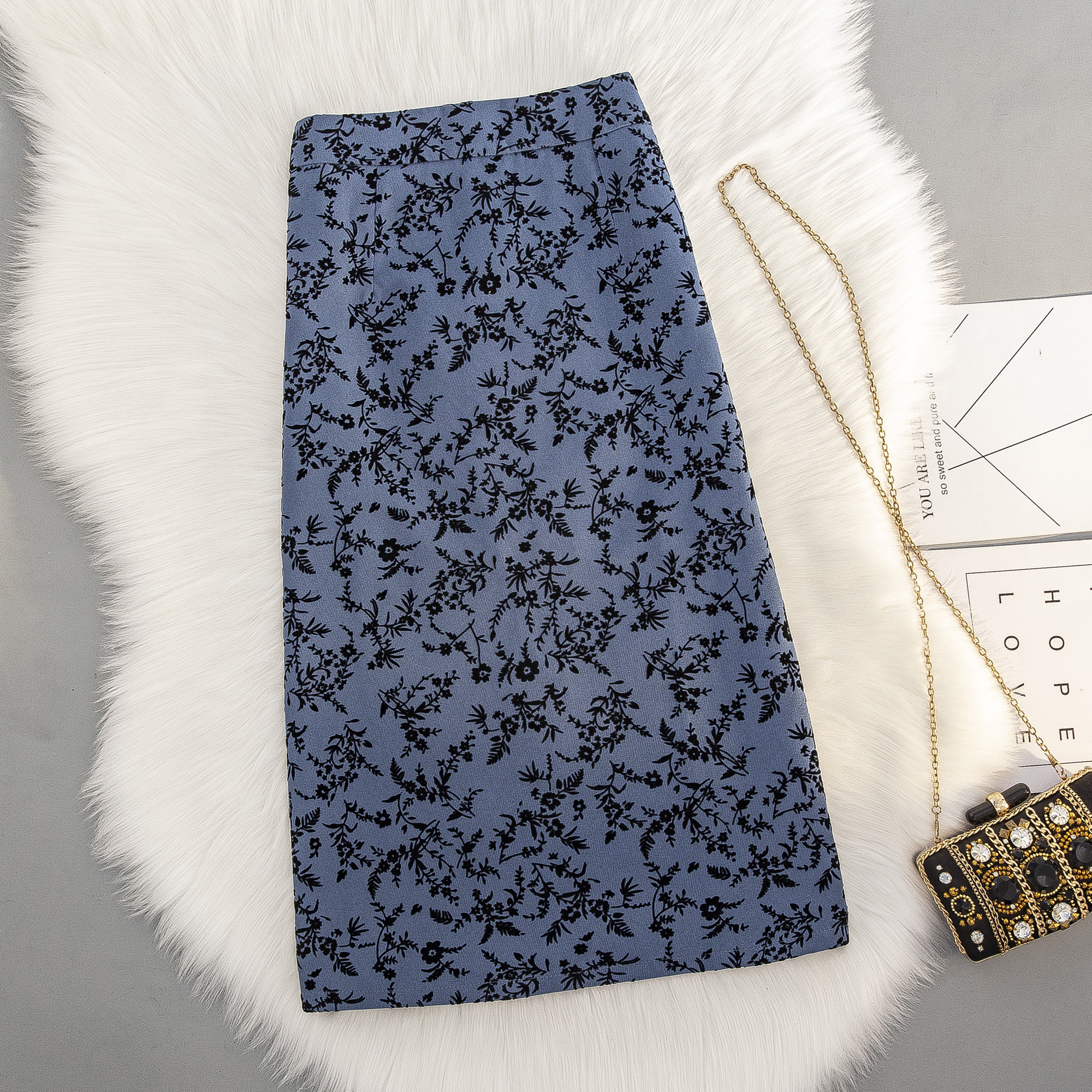 灯芯绒半身裙2025新款秋季高腰中长款显瘦复古包臀植绒碎花半裙女