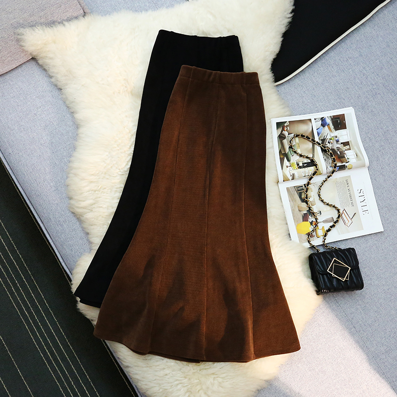 黑色金丝绒半身裙女2025年秋冬新款高腰显瘦中长款a字包臀鱼尾裙