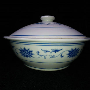 包老/景德镇567老厂瓷/红旗瓷厂高白釉青花缠枝莲一品锅带盖汤盆