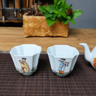回流景德镇567老厂货瓷 一对 手绘粉彩八仙过海四方八角品茗杯