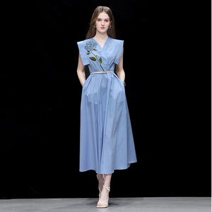 2026年夏季新款法式优雅立体花朵装饰收腰大摆衬衣连衣裙