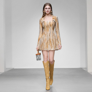 方领长袖 法式 收腰显瘦撞色印花连衣裙 新款 2026年春季