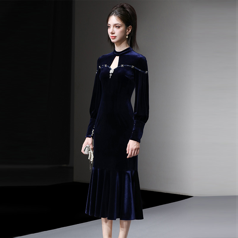 20253秋冬季女装优雅气质钻条装饰立领修身长款鱼尾裙性感都市