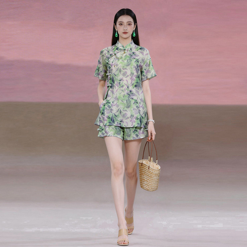 2026夏季新款新中式立领盘扣装饰宽松人棉印花上衣高腰短裤套装
