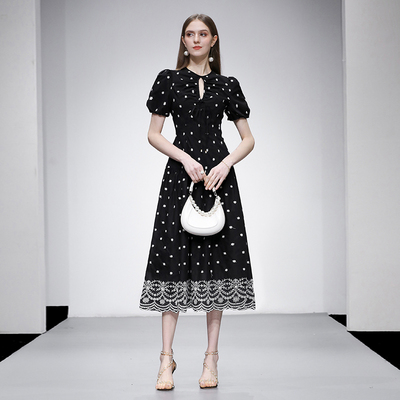 2025夏季新款时尚刺绣缩褶系带蝴蝶结灯笼袖收腰修身大摆连衣裙